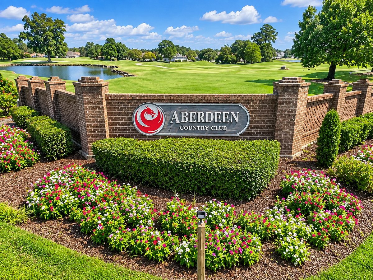 The brick entrance sign at Aberdeen Country Club in Longs